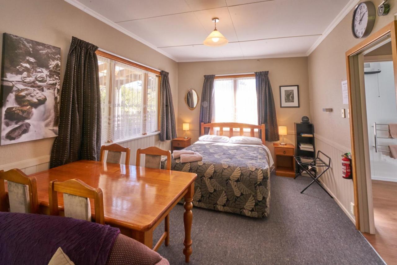 Accommodation Fiordland The Bach - One Bedroom Cottage At 226B Milford Road Te Anau Exterior foto